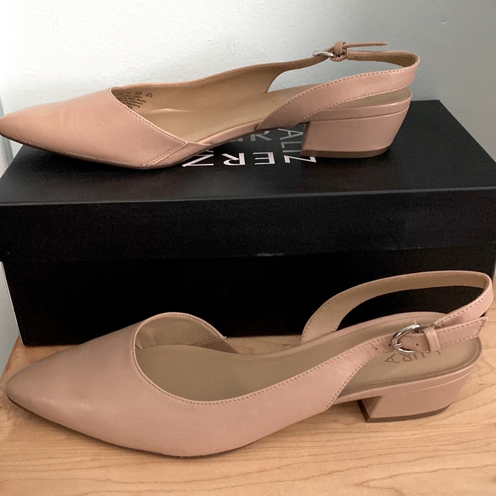 Banks pointed toe